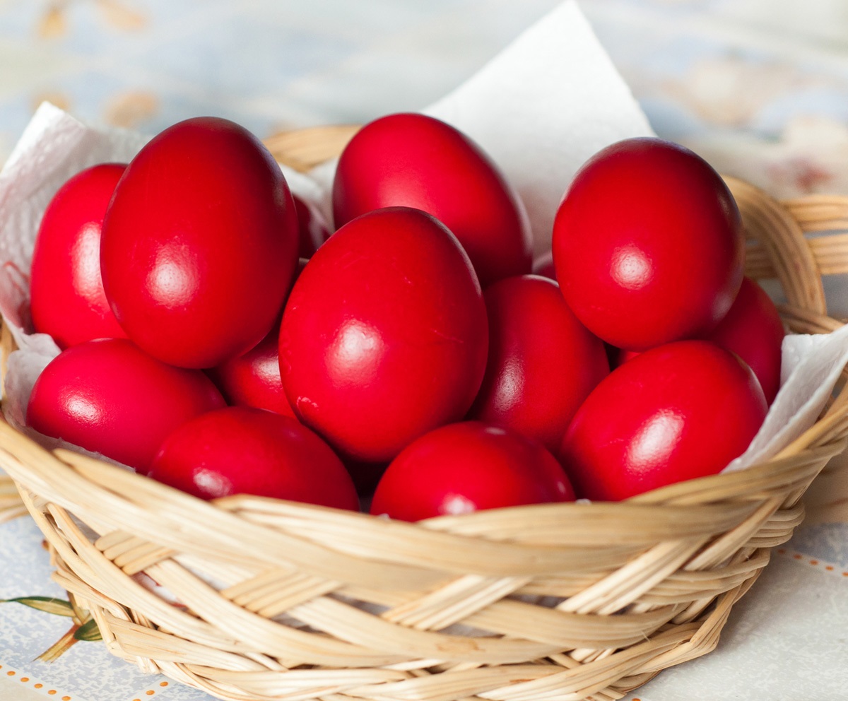 Почему на пасху красные яйца